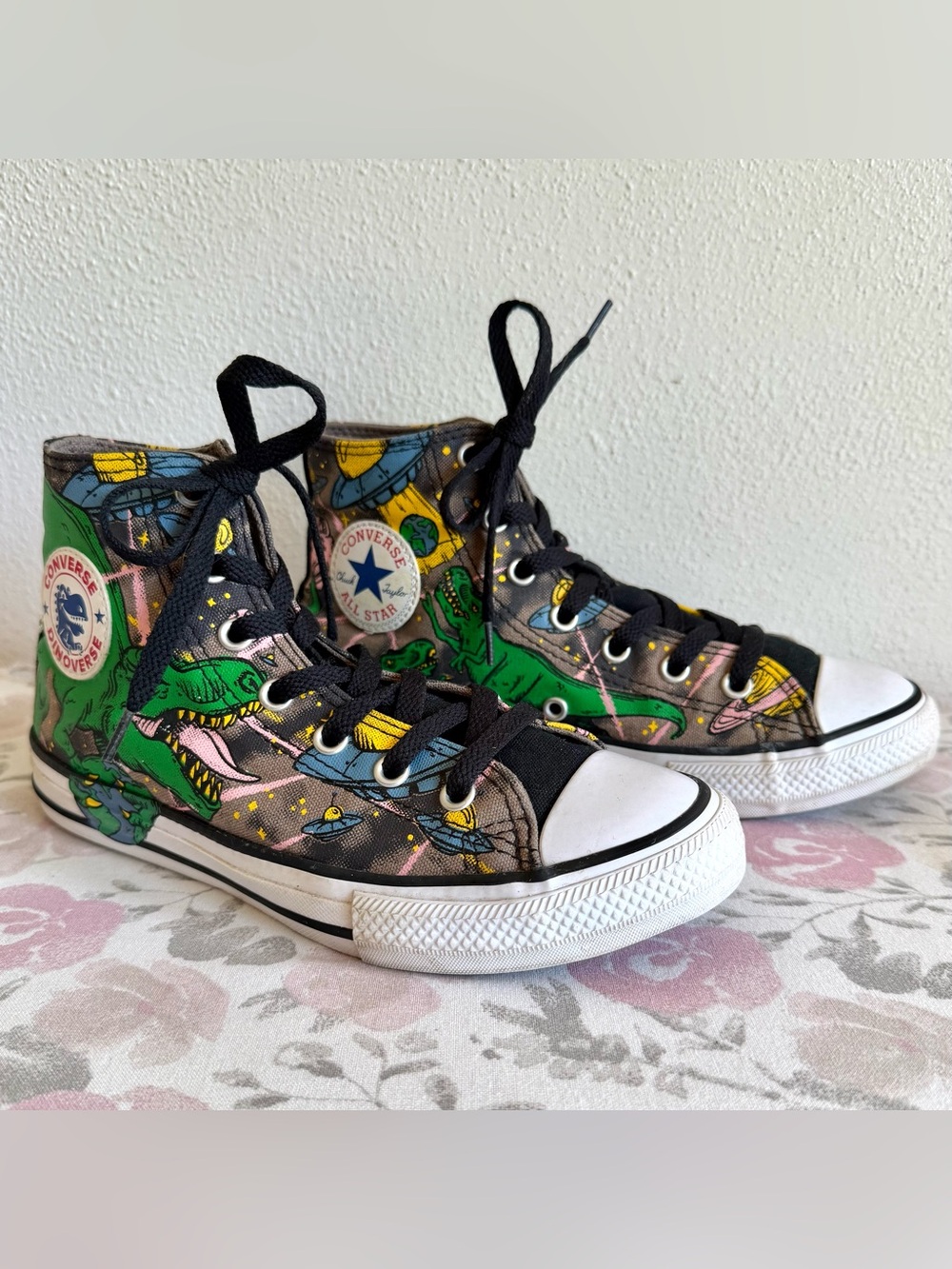Converse All Star Hi Top Dinoverse Dinosaur Themed ~ kids size 3 T-Rex Boys